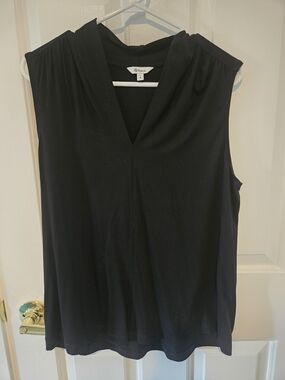 Reitmans Black Sleeveless V-Neck Top